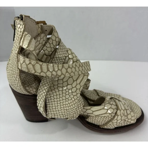 Freebird by Steven Rare Claw Python Snake Heel Sandals Strappy Cream Size 7 EUC - Picture 8 of 16